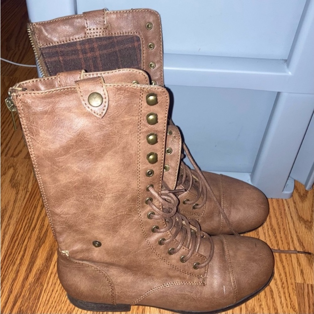 Rogue lace up boots